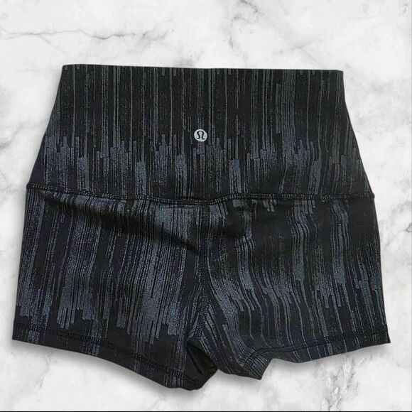 Lululemon Size 2 Black Sparkle Boogie Shorts - Picture 2 of 3